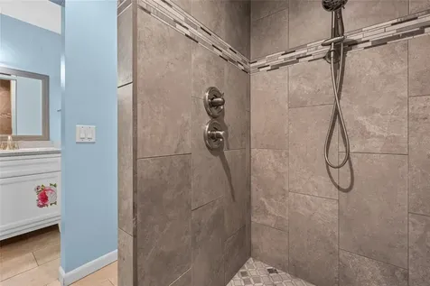 2424 NW 67th Terrace Gainesville FL 32606