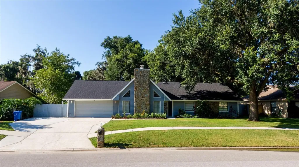 2413 Stonehill Avenue Valrico FL 33594
