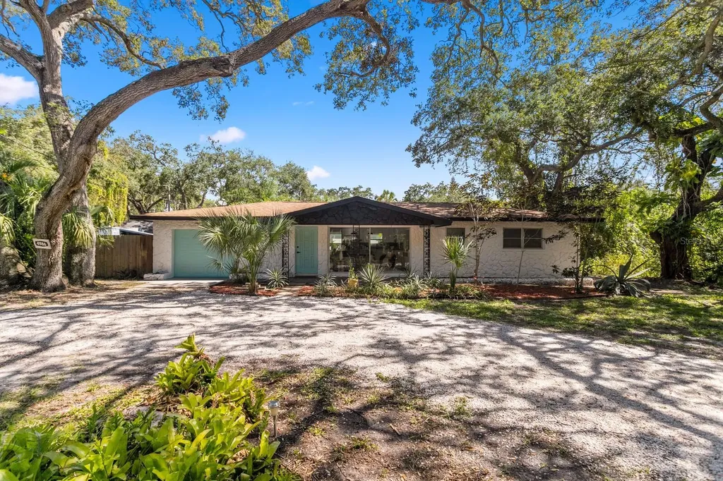 4986 Woodland Drive St Petersburg FL 33708
