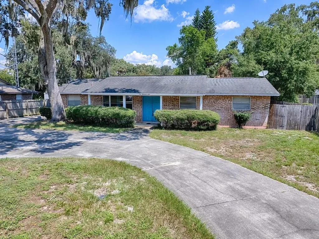1004 N Shore Drive Leesburg FL 34748