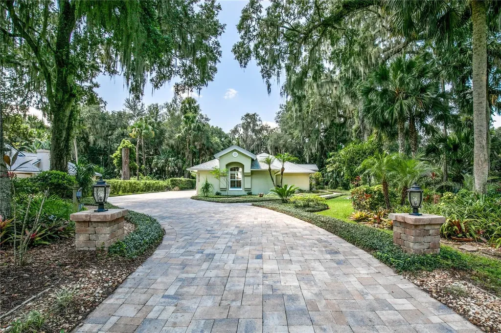 16720 Beauclaire Court Tavares FL 32778