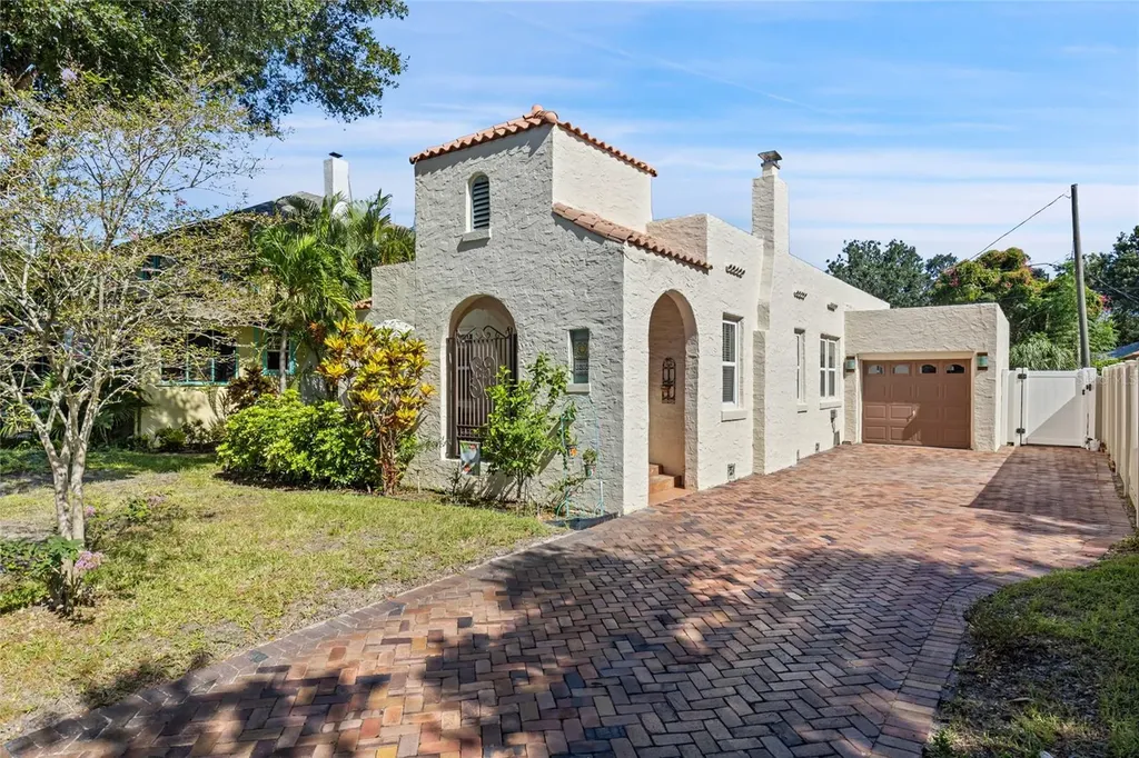 3209 7th Avenue N St Petersburg FL 33713