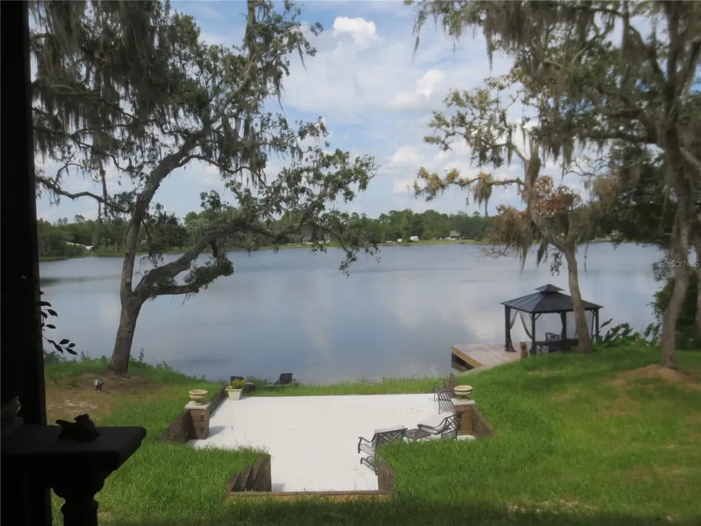 11925 SE 167th Avenue Road Ocklawaha FL 32179
