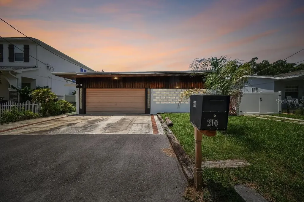 210 N Bradford Avenue Tampa FL 33609