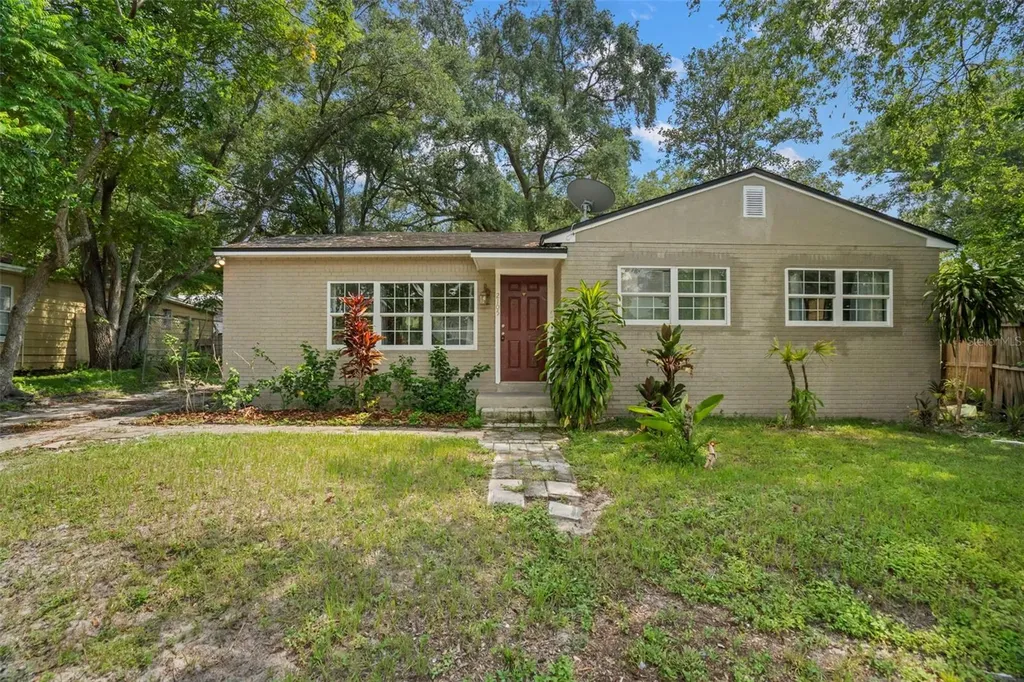 2105 E Crawford Street Tampa FL 33610