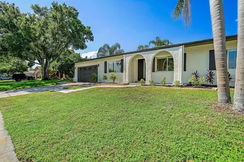 1689 Pennsylvania Avenue NE St Petersburg FL 33703