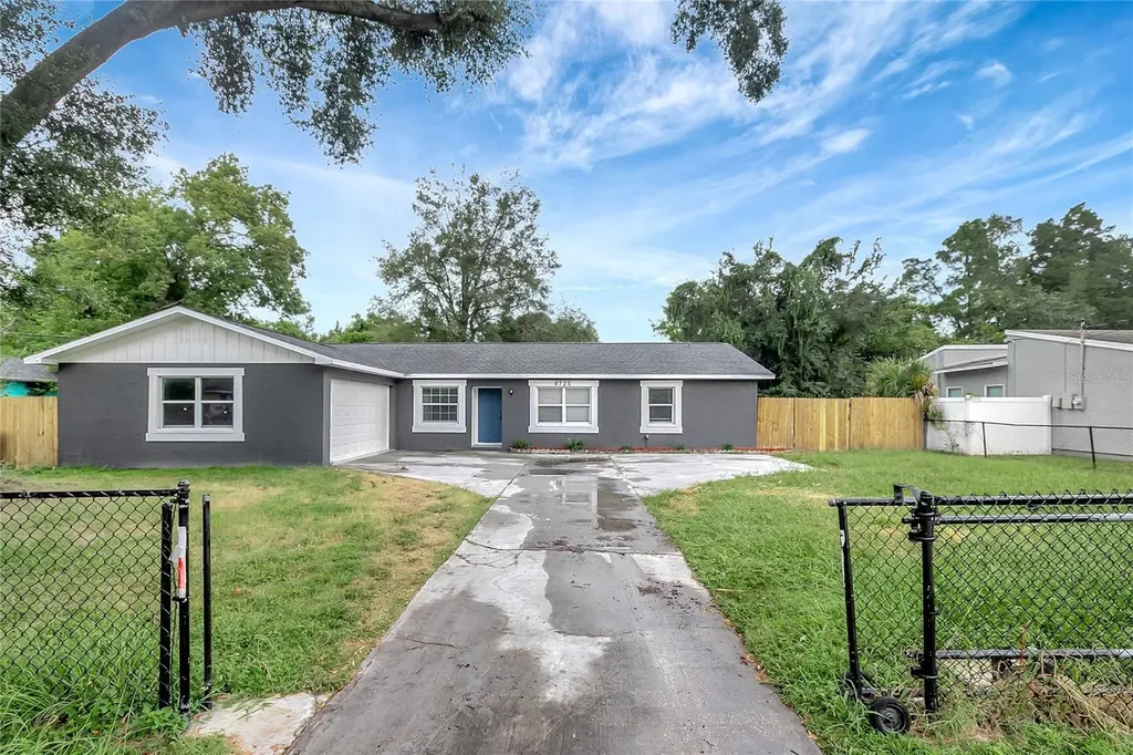 8725 N Tangerine Place Tampa FL 33617