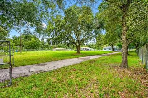 13136 Thonotosassa Road Dover FL 33527