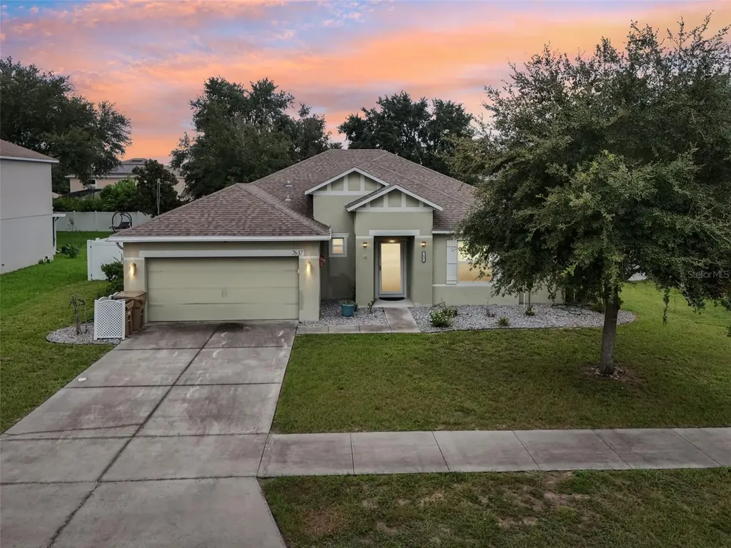 7637 Park Hill Avenue Leesburg FL 34748