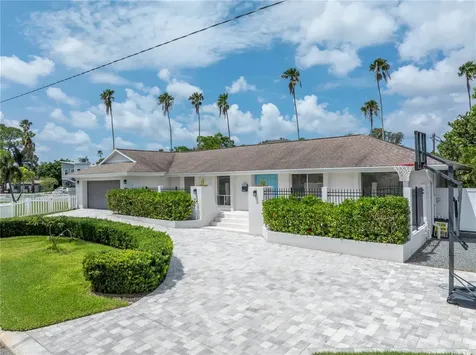 3800 Huntington Street NE St Petersburg FL 33703
