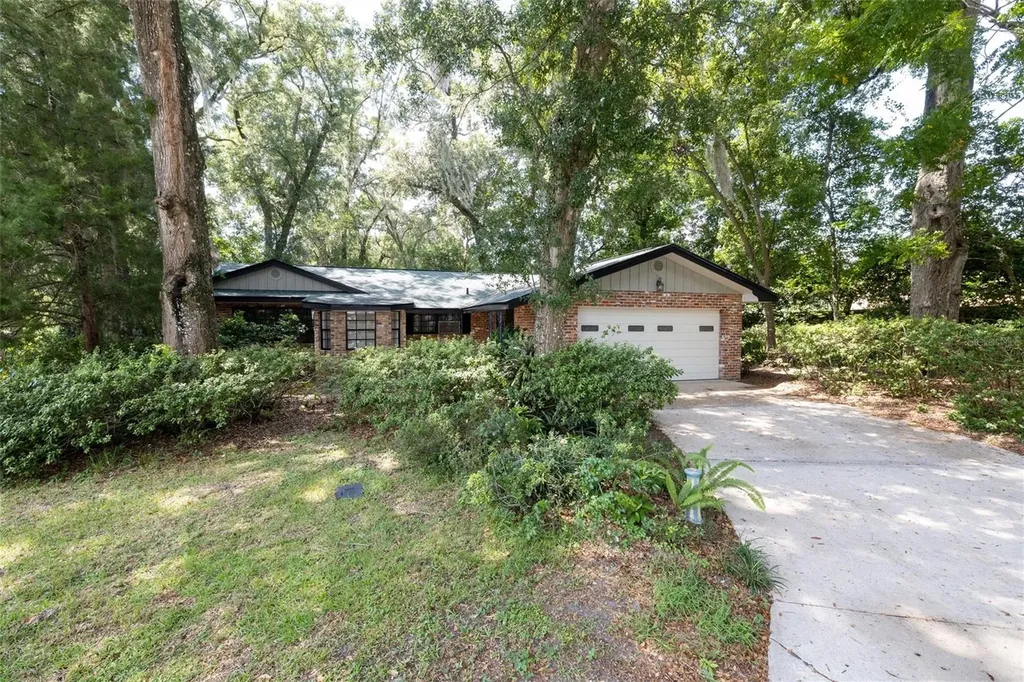 2674 Spring Court Deland FL 32720