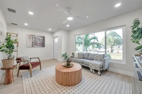 4517 Dolphin Drive Tampa FL 33617