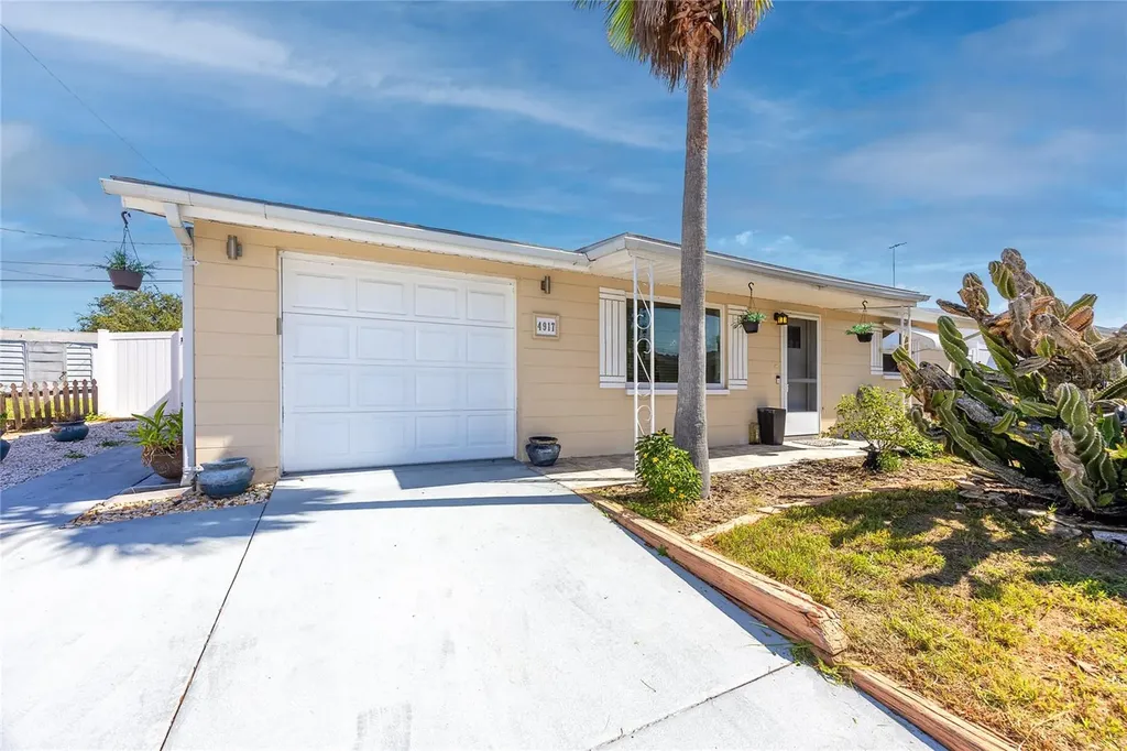 4917 Phoenix Avenue Holiday FL 34690