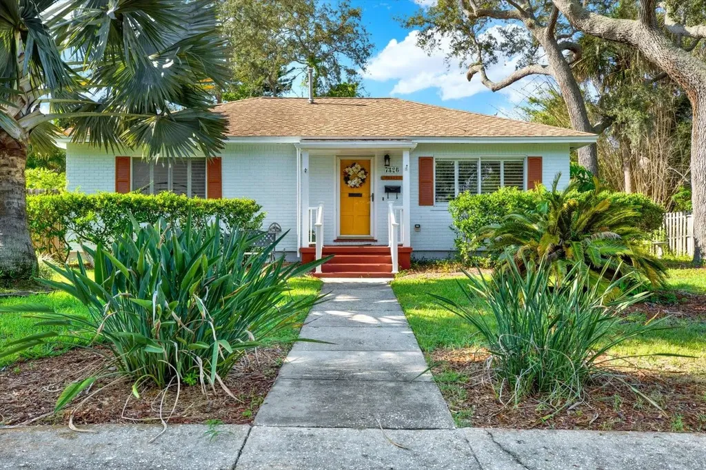 7326 2nd Avenue N St Petersburg FL 33710