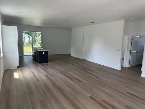 532 E 11th Street Apopka FL 32703