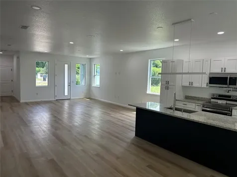 532 E 11th Street Apopka FL 32703