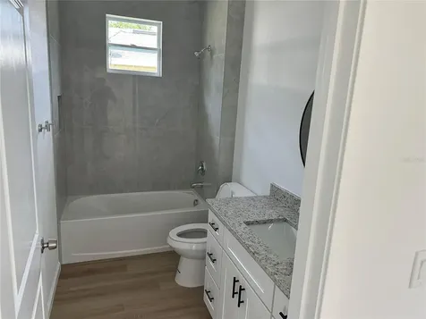 532 E 11th Street Apopka FL 32703
