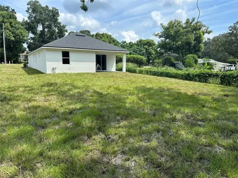 532 E 11th Street Apopka FL 32703