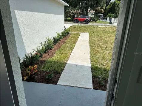 532 E 11th Street Apopka FL 32703