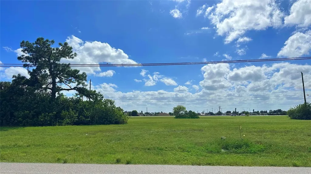 566 NE 4th Terrace Cape Coral FL 33909