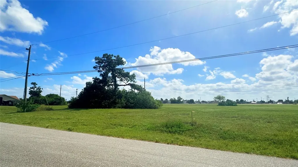 566 NE 4th Terrace Cape Coral FL 33909