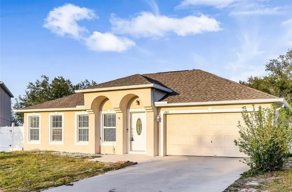 1905 Lakeview Lane Kissimmee FL 34759