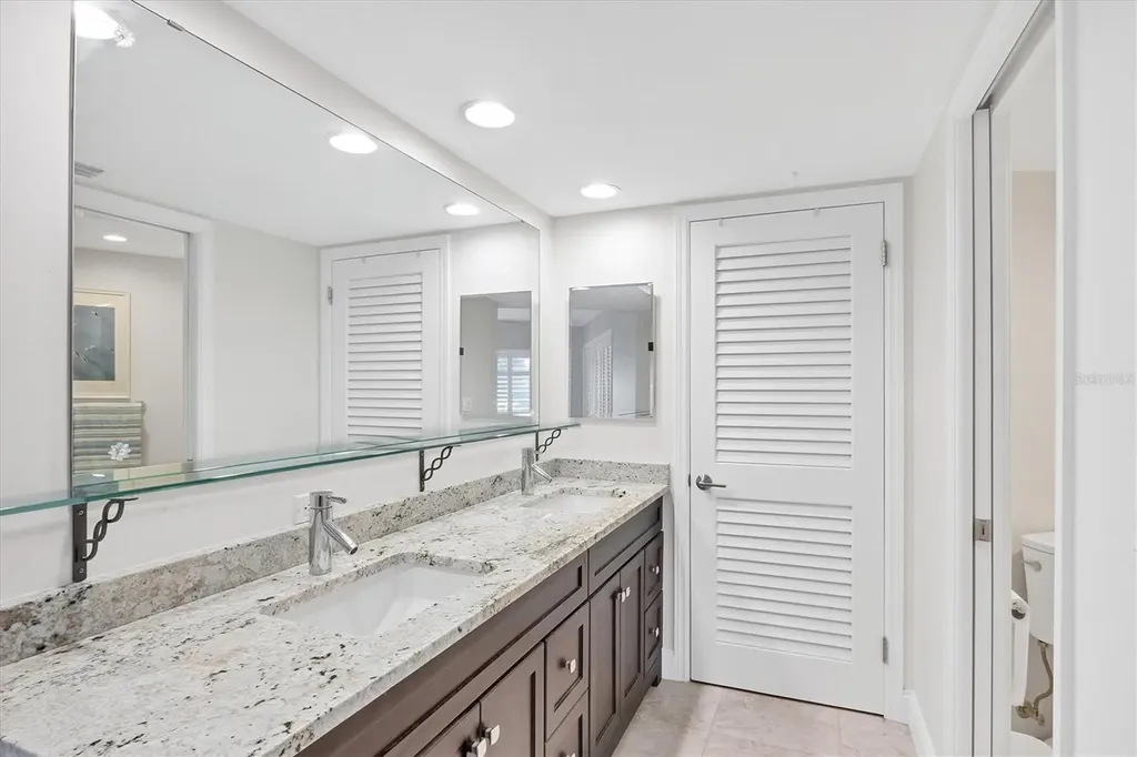 4825 Gulf Of Mexico Drive Longboat Key FL 34228