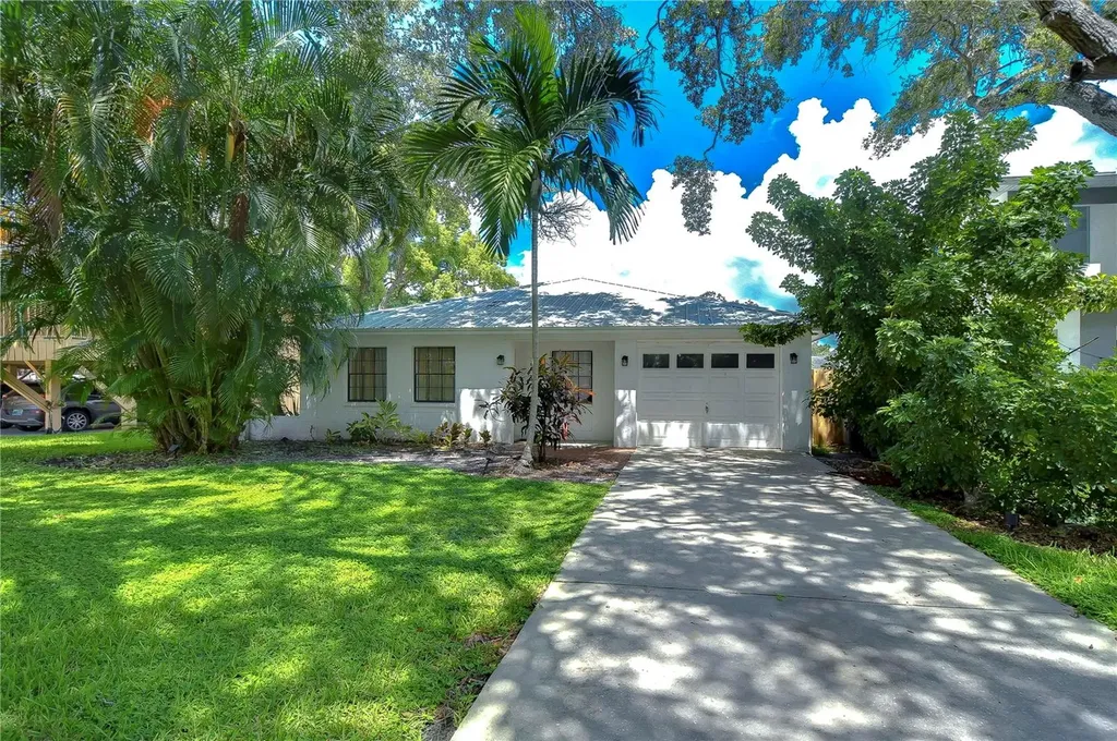 3203 W San Luis Street Tampa FL 33629