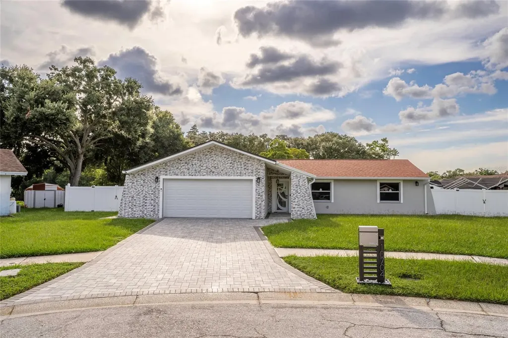 10704 Knollsway Court Tampa FL 33625
