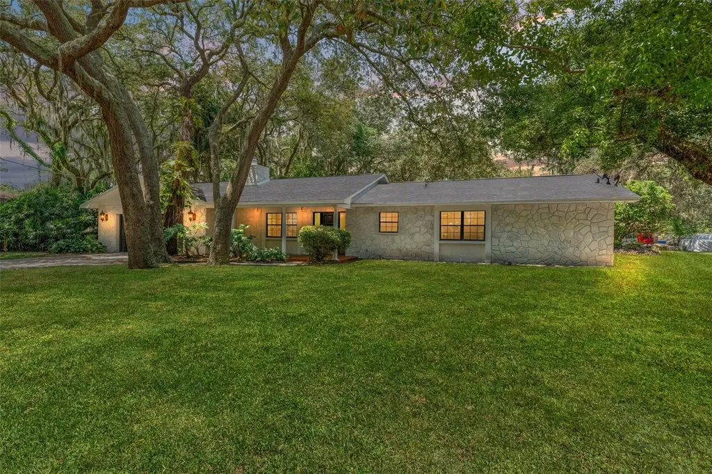 7108 Woodfield Drive Tampa FL 33617