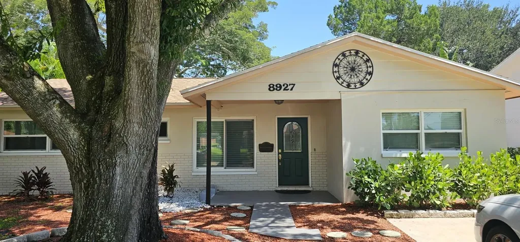 8927 1st Street NE St Petersburg FL 33702