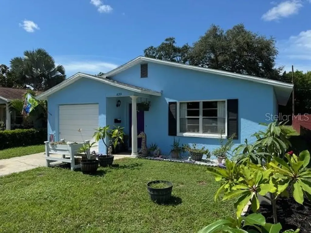 639 48th Avenue N St Petersburg FL 33703