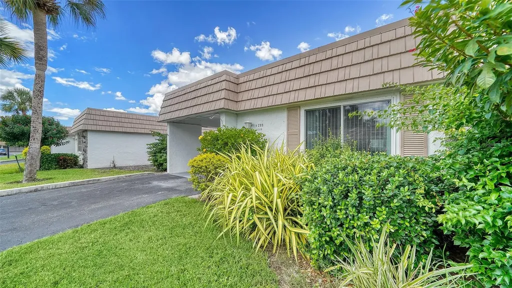 2329 Canalbluff Place Sarasota FL 34231