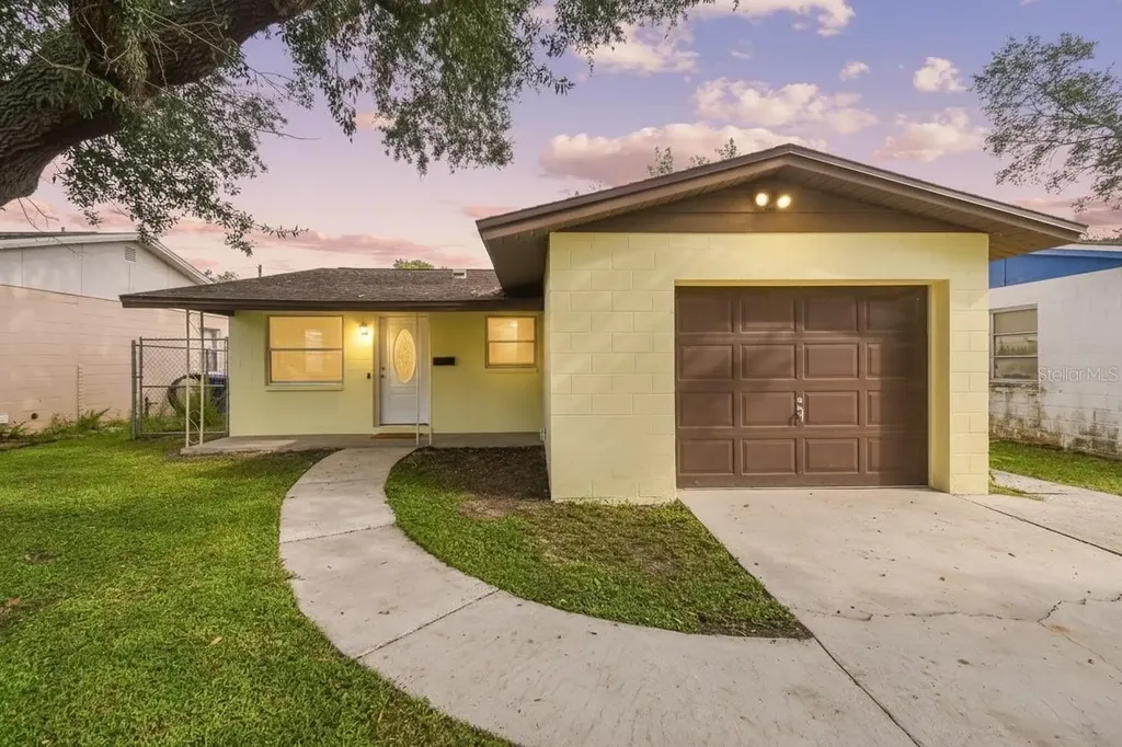 231 93rd Avenue N St Petersburg FL 33702