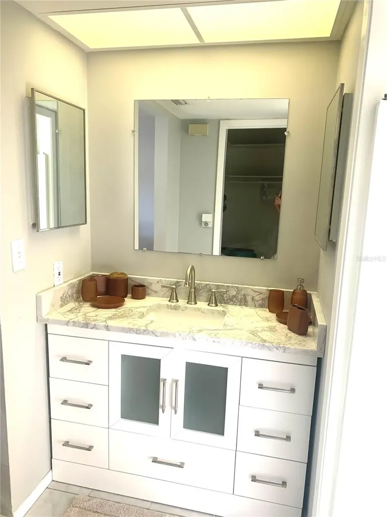 1714 Meadowood Street Sarasota FL 34231