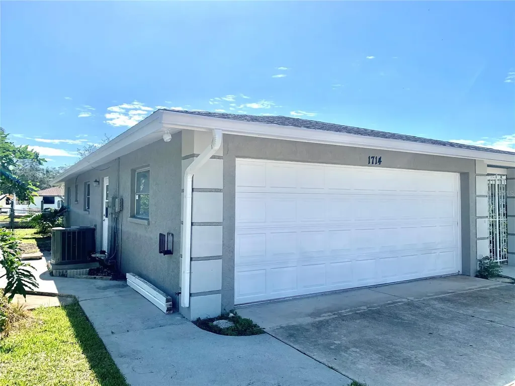 1714 Meadowood Street Sarasota FL 34231
