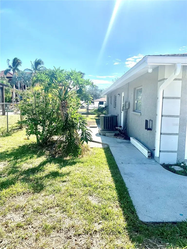 1714 Meadowood Street Sarasota FL 34231