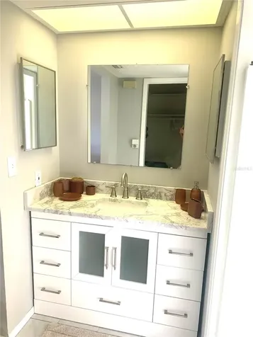 1714 Meadowood Street Sarasota FL 34231