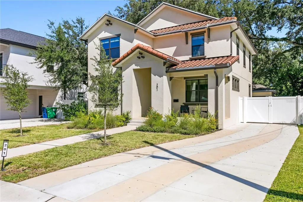 201 W Violet Street Tampa FL 33603