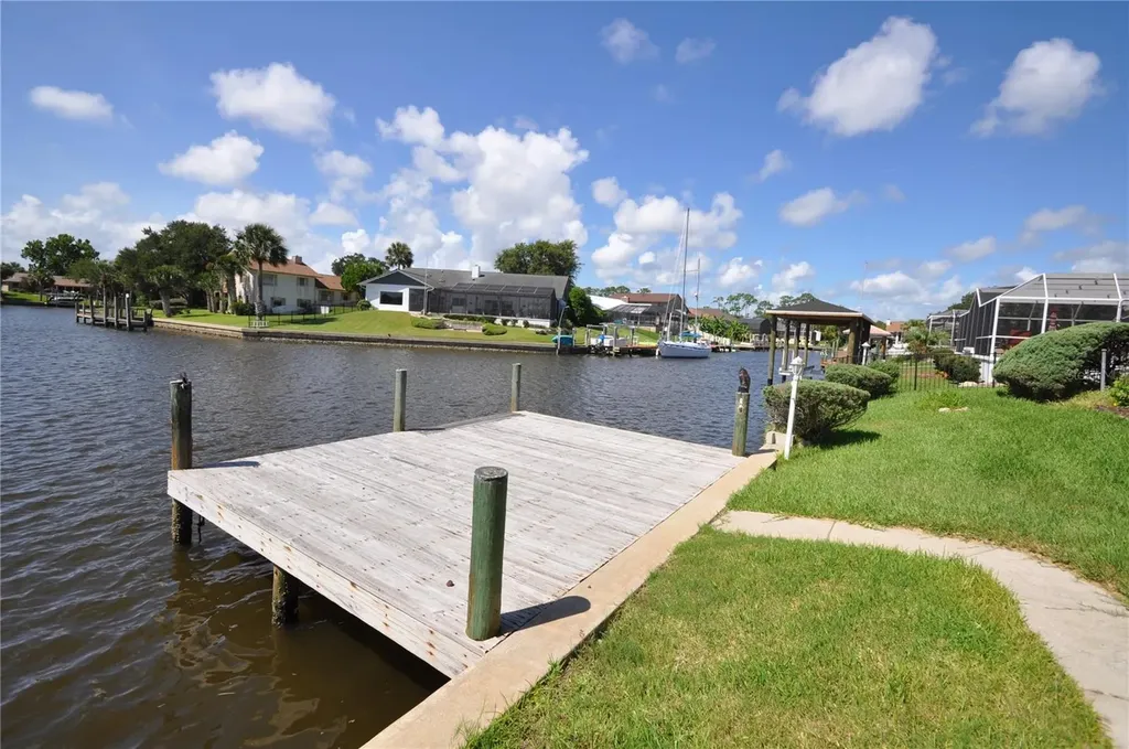 16 Cedarwood Court Palm Coast FL 32137