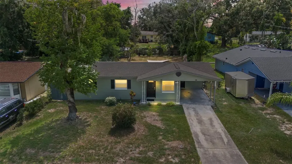 1021 W Montrose Street Clermont FL 34711