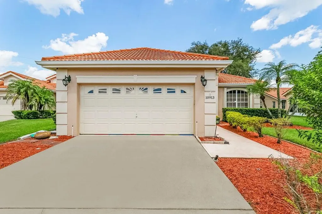 10913 Waterbury Court Orlando FL 32821