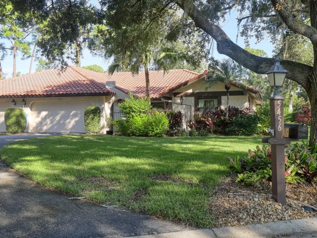 5456 Golf Pointe Drive Sarasota FL 34243