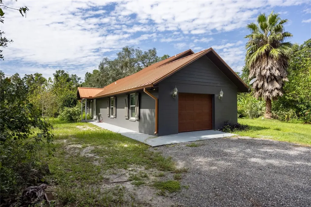 131 Riley Lake Drive Hawthorne FL 32640