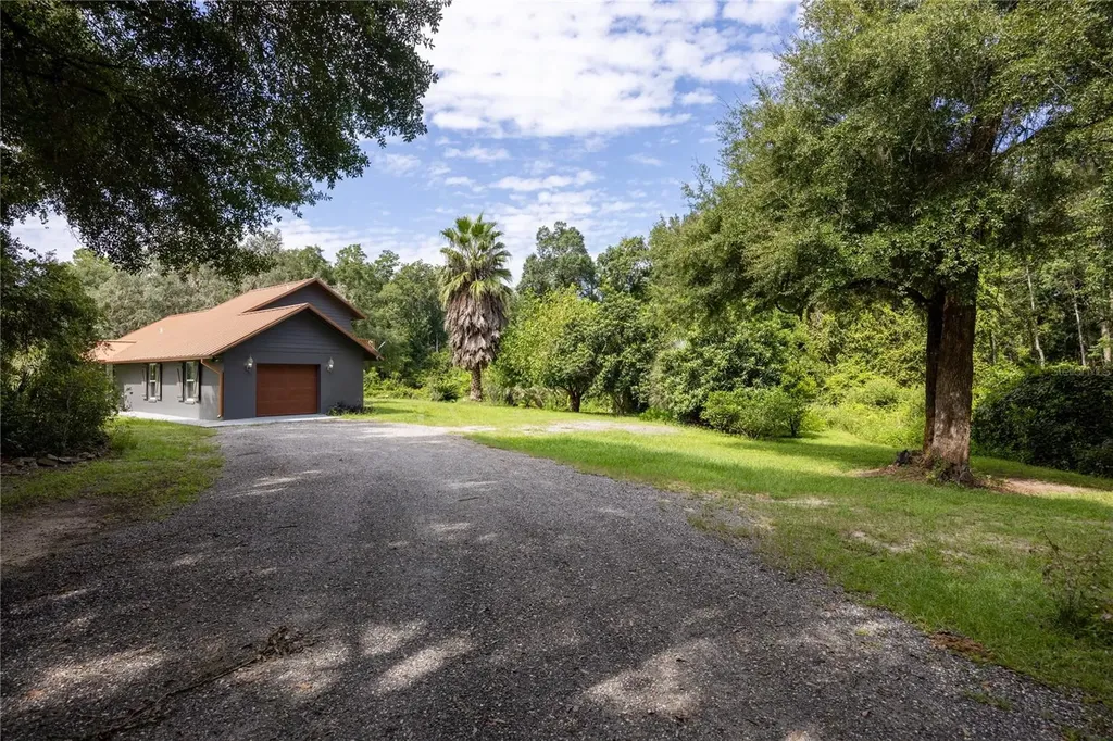 131 Riley Lake Drive Hawthorne FL 32640