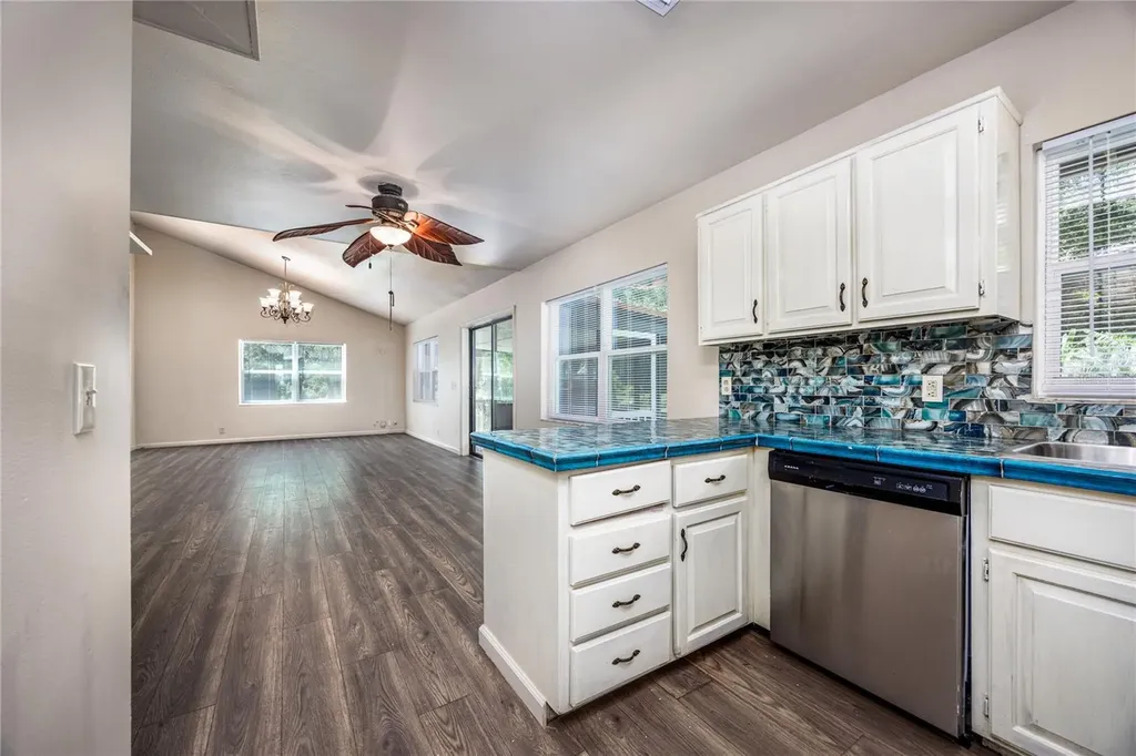 131 Riley Lake Drive Hawthorne FL 32640