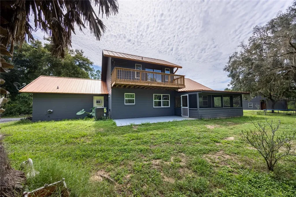 131 Riley Lake Drive Hawthorne FL 32640