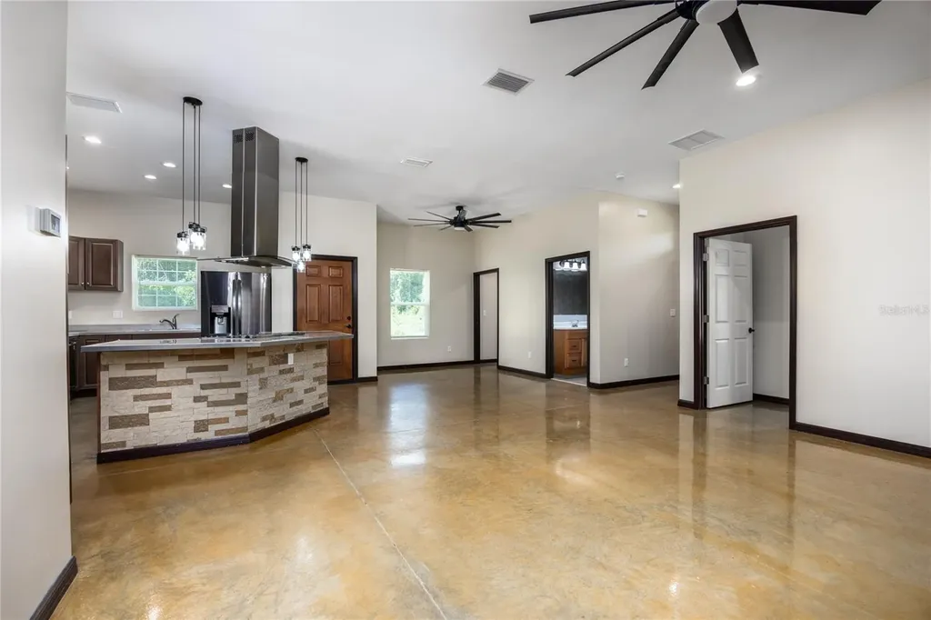 131 Riley Lake Drive Hawthorne FL 32640