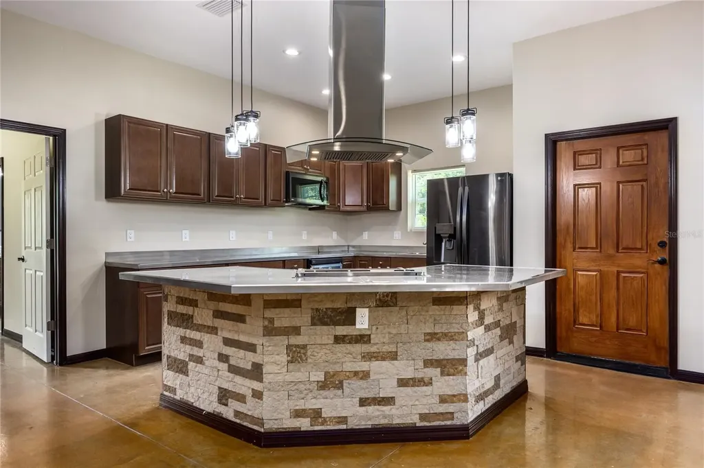 131 Riley Lake Drive Hawthorne FL 32640