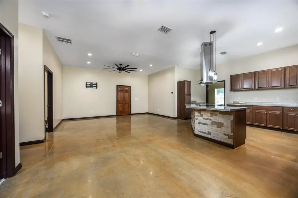 131 Riley Lake Drive Hawthorne FL 32640